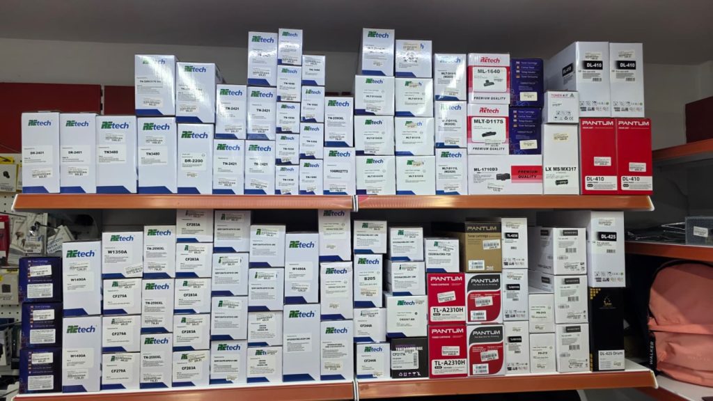 Raftul cu cartuse de toner compatibile la IT Center eBiro Oltenita